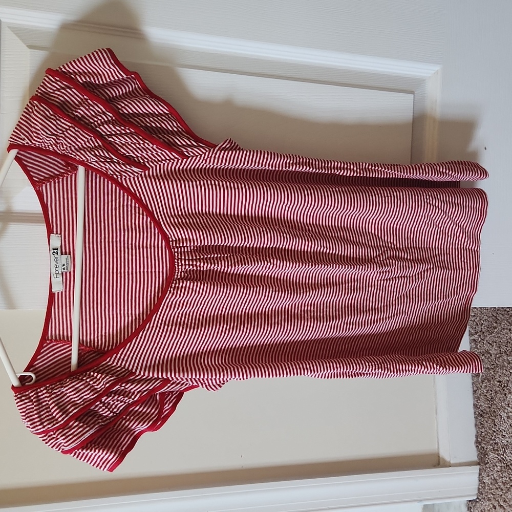 Forever 21 Red and White stripes short sleeves blouse Medium